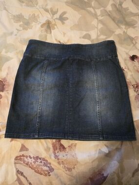 ROCK & REPUBLIC Classic Dark Blue Denim Skirt